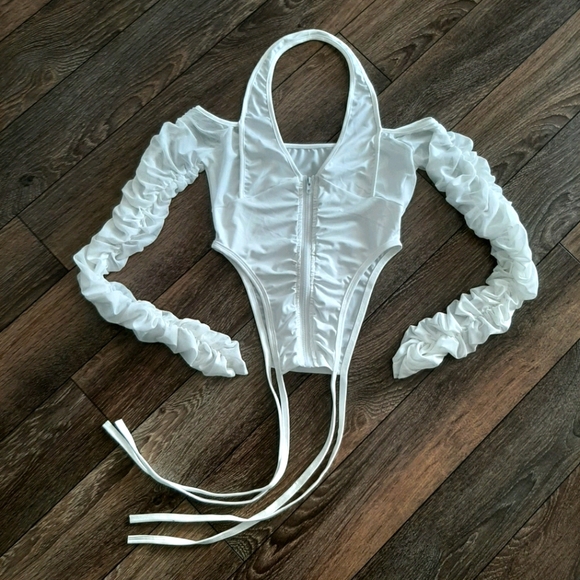 5/$25✨Stacked Long Sleeve Halter Top - Picture 4 of 6